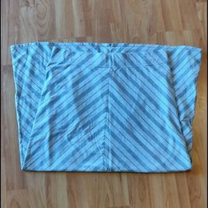 EUC Grey and white maxi skirt